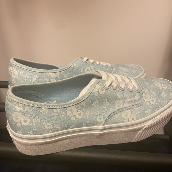 (NWOB/NWOT) Vans Authentic Platform (Tonal Floral) 8W/6.5M - Picture 2 of 5